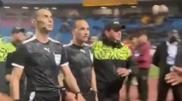 بعد إلقاء قوارير مياه.. مغادرة حكام مباراة الترجي وصنداونز برادس في حراسة الأمن